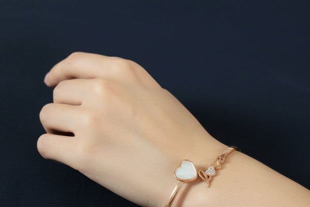 The 92.5 Sterling Silver  Minimal Heart Bracelet is inspired by the love that makes you feel complete.